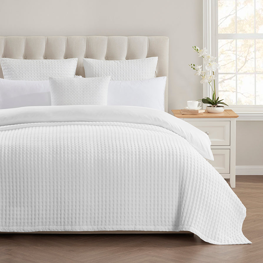 Florence Bedspread - White | DUSK